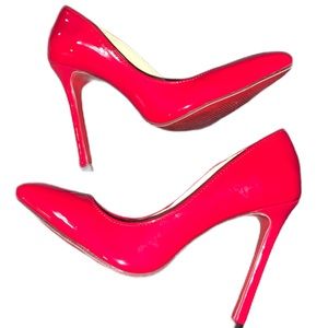369 Cat Red Pump